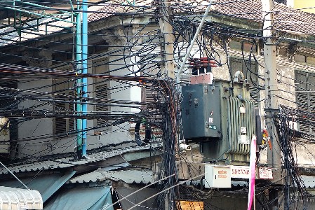 Kabel-Wirrwarr in Thailand