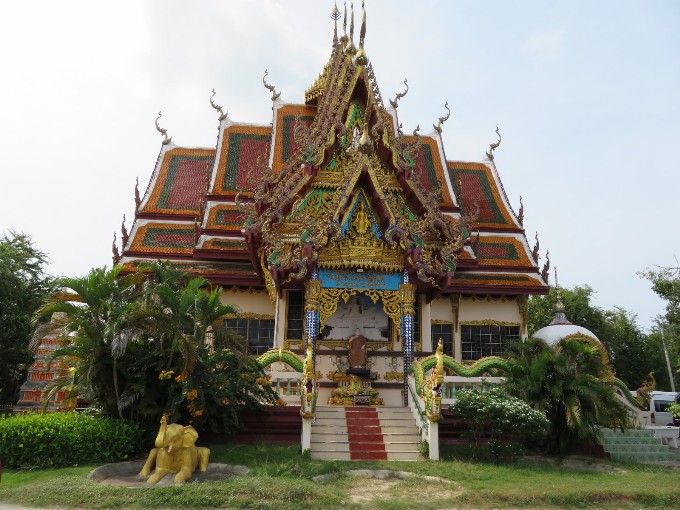 Tempel im Wat Plai Laem Koh Samui